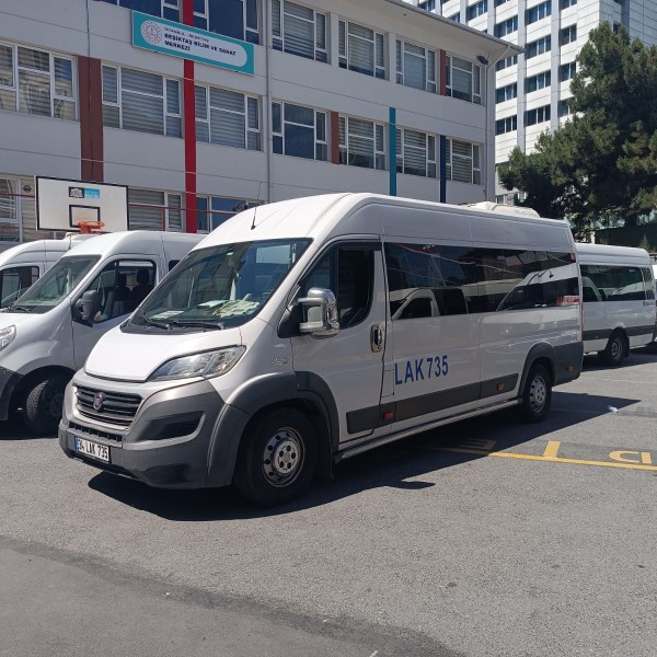 Geniş filomuzdan bir servis minibüsü görünümü
